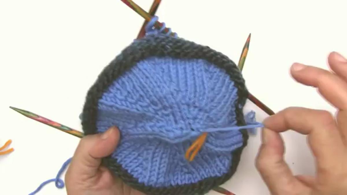 Tante idee e modelli per fare cappelli a maglia chic e originali [FOTO+VIDEO]