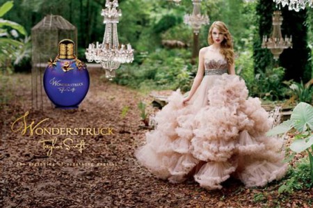 Taylor Swift in Christian Siriano per l’adv del suo profumo ‘Wonderstruck’