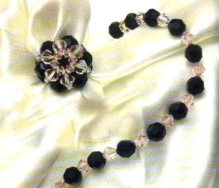 Gioielli fai da te realizzati con eleganti perline nere multisfaccettate