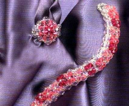 Crea il tuo luccicante anello con swarovski rosa da abbinare al bracciale