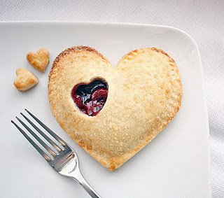 Crostatine romantiche con sfoglia e marmellata