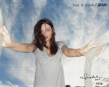 La favolosa Miranda Kerr fotografata da Orlando Bloom per la pubblicità di Rag & Bone!