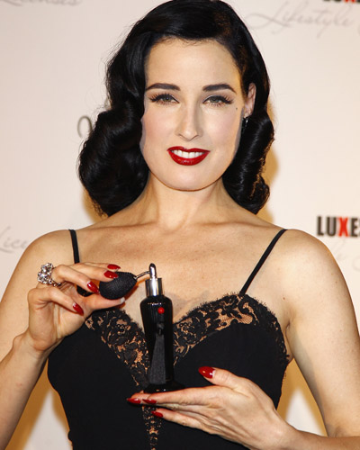 Novità nel mondo dei profumi da donna: Dita Von Teese presenta “Femme Totale”!