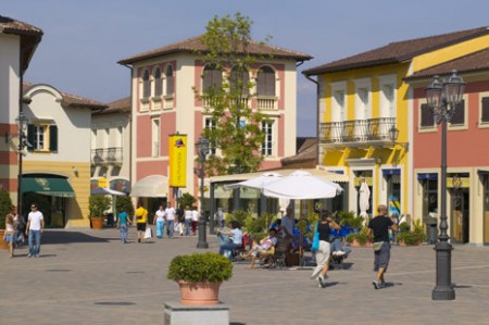 Shopping low cost, tutti gli outlet più glamour e visitati d’Italia