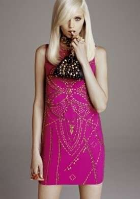 Manca poco e poi tutte a caccia della collezione Versace per H&M: scegliete il vostro look!