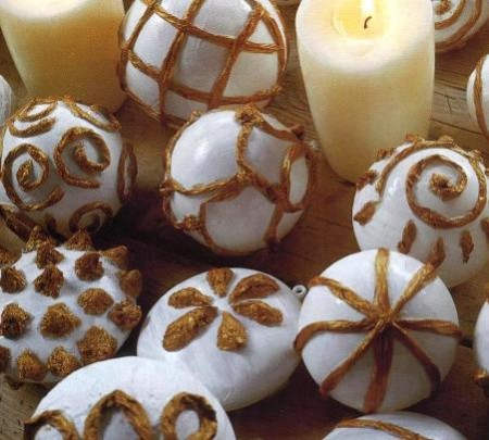 Creare palle bianche per lalbero di Natale