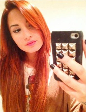 Splendidi capelli rossi per Demi Lovato: la foto su Twitter