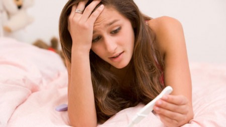 L’idea di una gravidanza indesiderata terrorizza le teenagers, ma fanno poco per evitarla