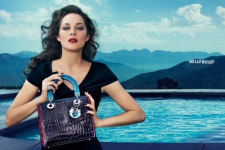 Marion Cotillard, testimonial di Christian Dior, presenta a Los Angeles la borsa Lady Dior