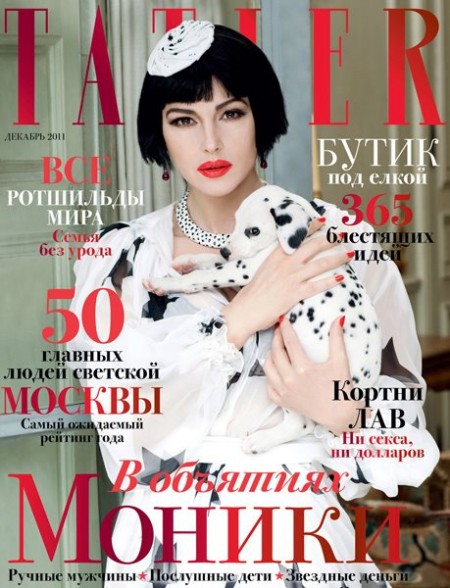 Un’inedita Monica Bellucci posa per Tatler Russia in versione Crudelia De Mon