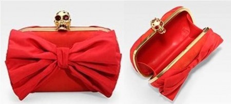 Clutch con teschio Alexander McQueen anche in versione bon ton!