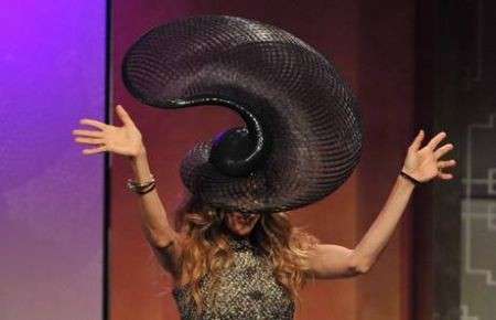 Sarah Jessica Parker e il suo “colpo di testa”, che ne dite del cappello che ha sfoggiato a Melbourne?