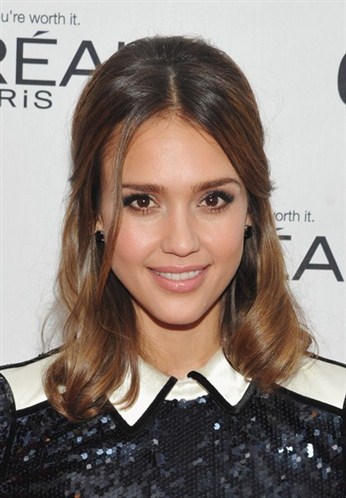 Il trucco viso chic e sofisticato di Jessica Alba ai Glamour Awards, tutto da copiare