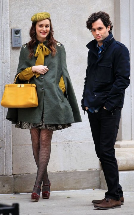 Leighton Meester sul set di Gossip Girl veste Alice + Olivia con accessori Miu Miu e Fendi