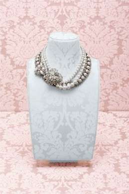 Per chi non rinuncia ad essere chic, ecco la collezione di bijoux 2012 firmata Miu Miu