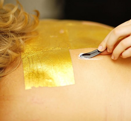 Per il Natale 2011 fatevi regalare un massaggio viso e corpo a base di polvere d’oro…