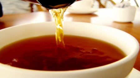 Il tè rosso di Rooibos contro mal di stomaco e indigestioni da cenone di Capodanno