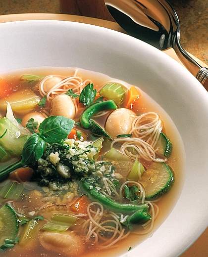 Ricette light con il Bimby: minestrone al pesto