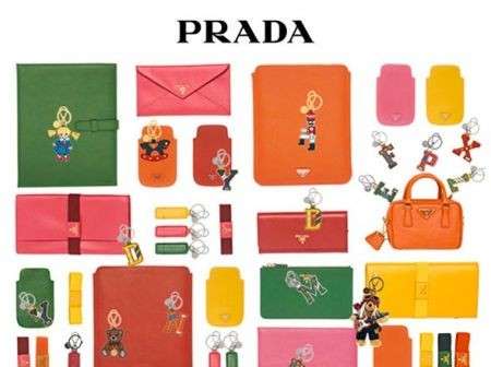 Le idee regalo di Natale firmate Prada, chic e divertenti