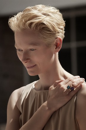 Pomellato festeggia i 10 anni e sceglie Tilda Swinton come testimonial