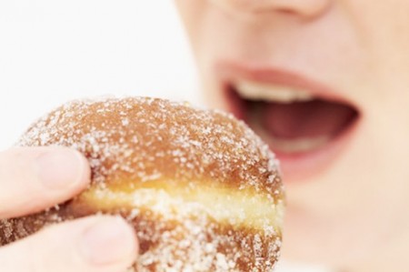 Donne bugiarde sulla dieta, nascondono i “peccati di gola” anche a loro stesse