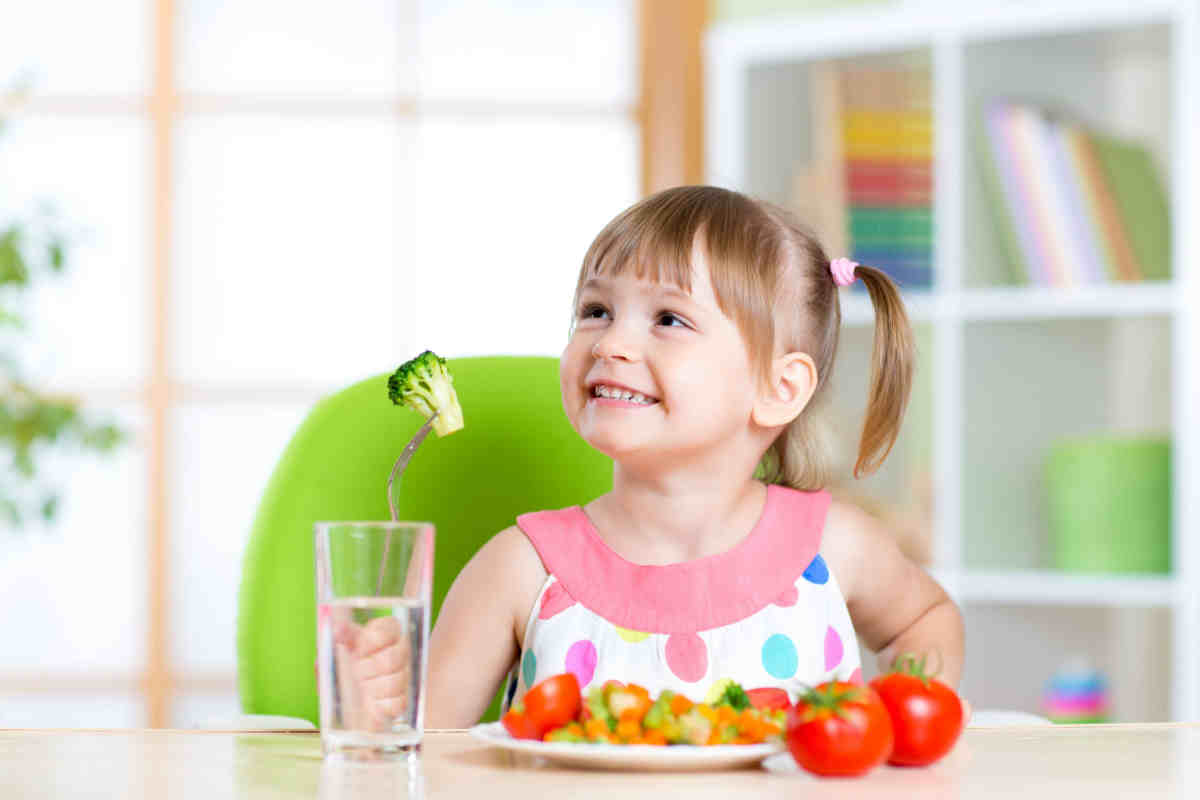 Dieta sana ed equilibrata per i bambini: scoperta la formula per farli mangiare