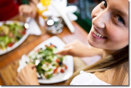 Mangiare fuori casa fa ingrassare? Dipende, anzi potrebbe aiutare a dimagrire