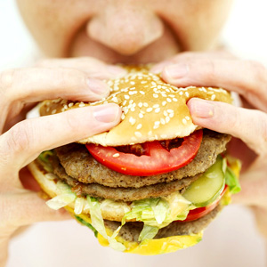 Obesità, le maxi porzioni dei fast food sono pericolose per la linea