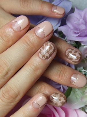 Decorazione unghie, una nail art piedipull per la primavera