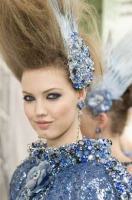 Trucco occhi blu dalla passerella della sfilata Haute Couture di Chanel