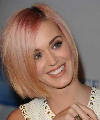 Il trucco occhi scelto da Katy Perry, ideale per il suo caschetto rosato