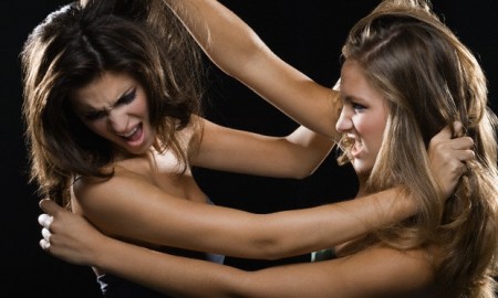 Violenza sulle donne da parte di altre donne: i nuovi soprusi tutti al femminile