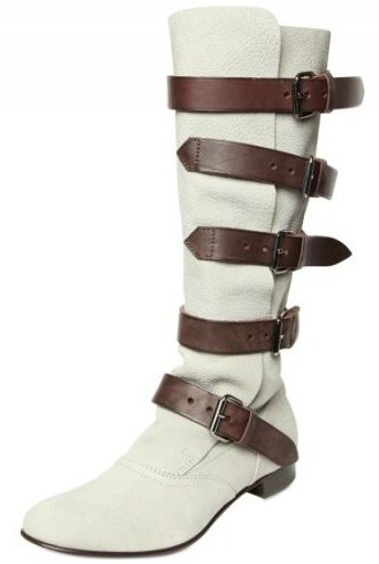 Gli stivali “Pirate” di Vivienne Westwood adorati dalle star ora anche in pelle bianca