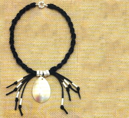 Gioielli fai da te collana nodi macramè madreperla