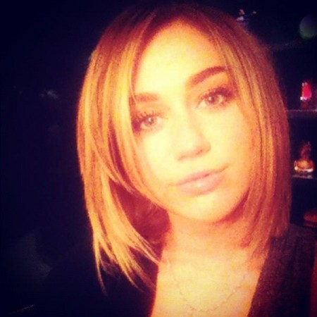 Miley Cyrus con un nuovo taglio di capelli, vi piace?