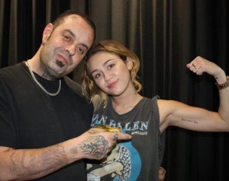 Tatuaggi 2012: Miley Cyrus sfoggia il suo ultimo capolavoro