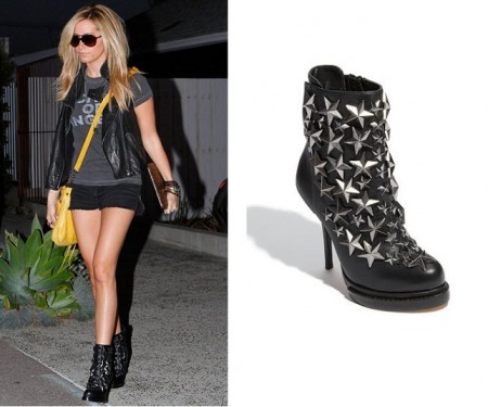 Ashley Tisdale e gli stivaletti con borchie stellate di Jeffrey Campbell