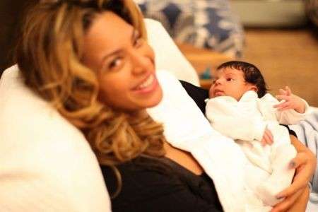 Beyoncé presenta al mondo la sua bambina: ecco le foto di Blue Ivy Carter