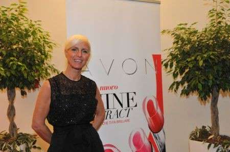 Trucco labbra, Carla Gozzi all’evento di Avon per il lancio del rossetto Shine Attract  [FOTO]