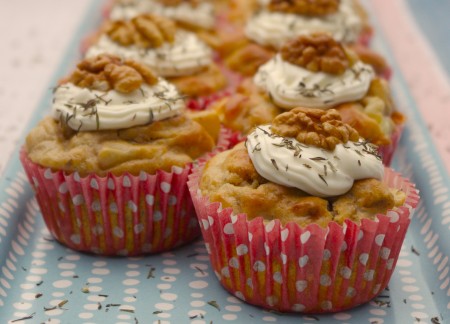 Muffin salati alle noci, ricetta perfetta per cene e aperitivi