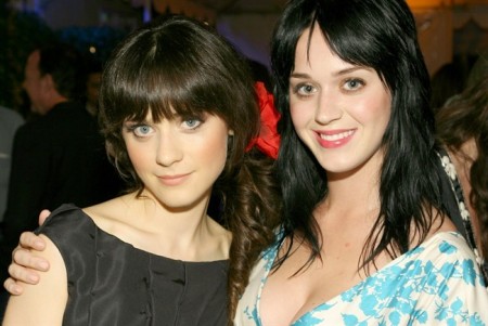 Russell Brand flirta con Zooey Deschanel, la sosia di Katy Perry