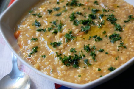 La ricetta light vegetariana della zuppa di miglio