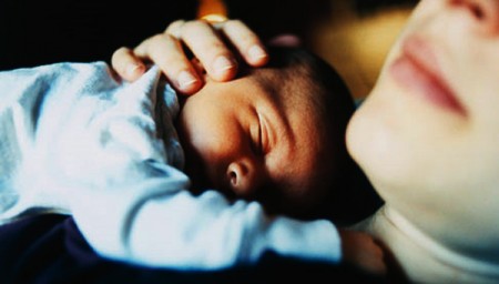 Dopo il parto la neo mamma può scegliere la formula “rooming in” in ospedale, ma cos’è?