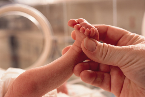 I neonati prematuri traggono forza e salute dalla voce della mamma