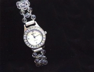 Gioielli fai da te: un orologio con cinturino in perle swarovski