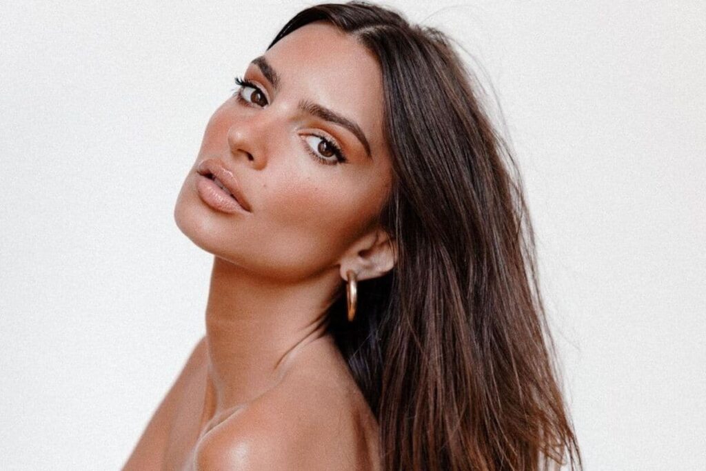 Emily Ratajkowski contouring caldo