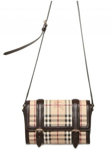 Borse Burberry, la nuova tracolla Doyle in pvc con stampa check