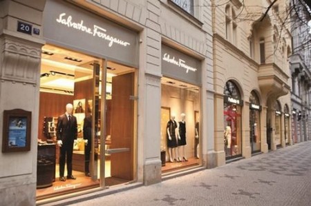 Salvatore Ferragamo store, la griffe apre un nuovo punto vendita a Praga