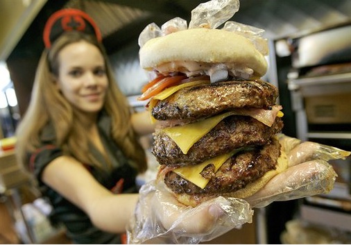 Junk food, arriva l’hamburger da 10.000 calorie