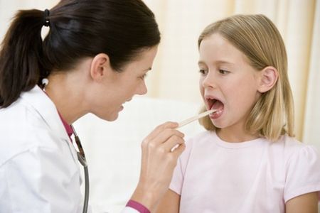 Come curare la faringite nei bambini?